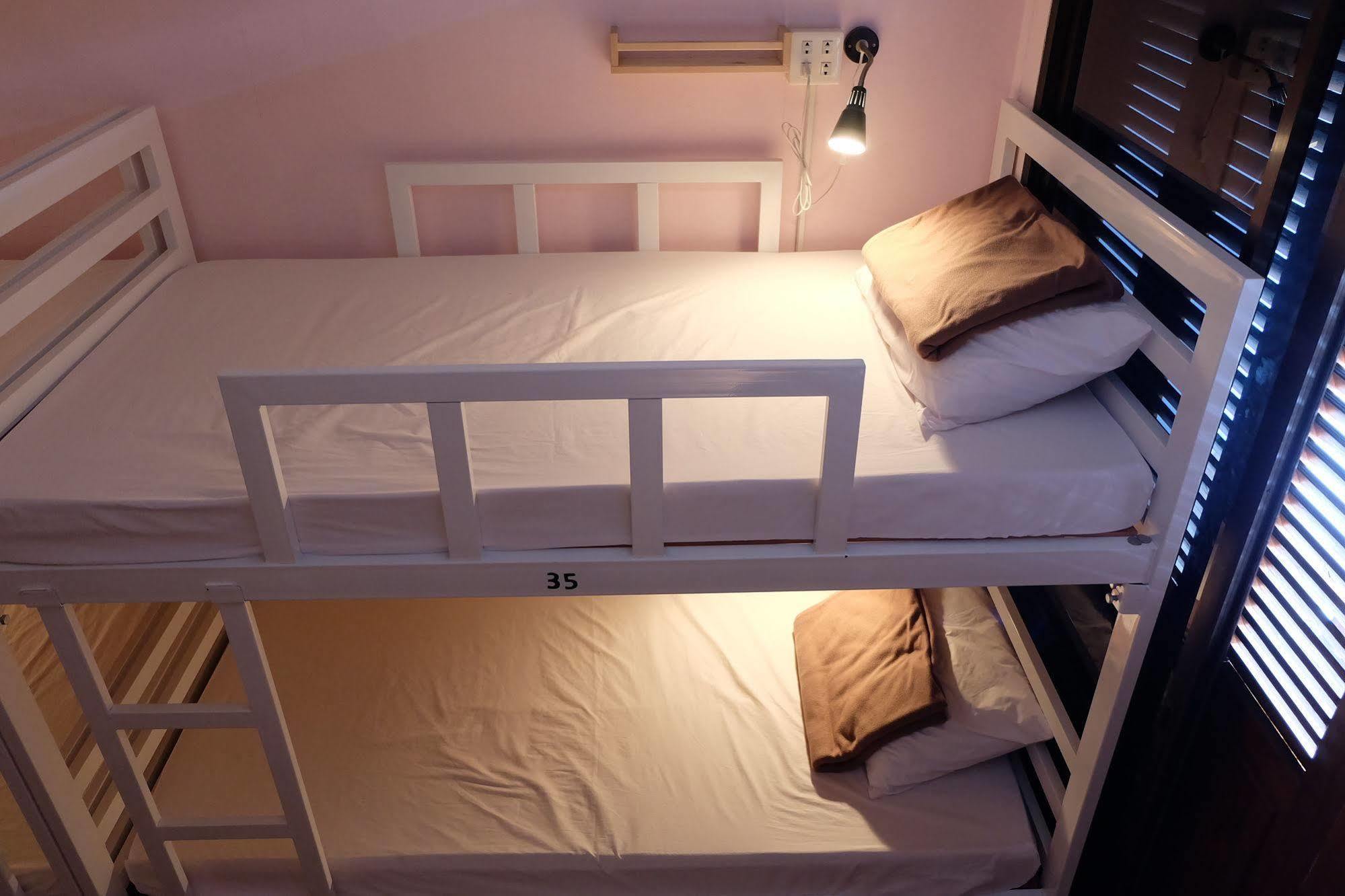 Tiny Hostel Bangkok Kültér fotó